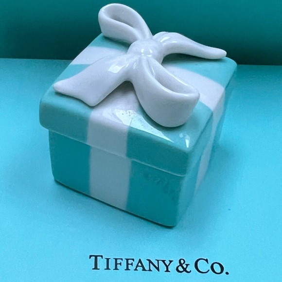 🔴Authentic TIFFANY & CO Blue Enamel Trinket Box🔴 - Picture 2 of 9